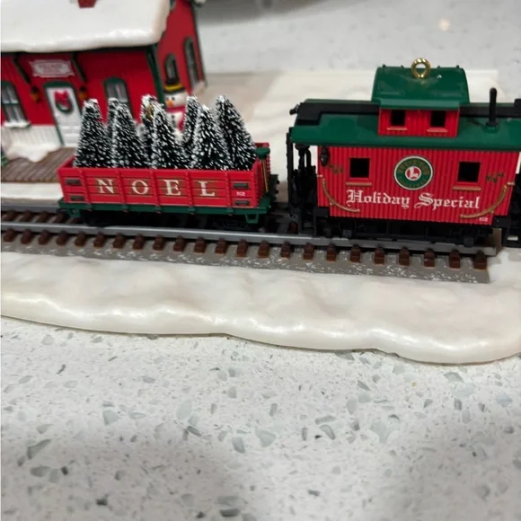 Hallmark Keepsake Club Exclusive - Lionel Holiday Special Train Set (2003) As Is